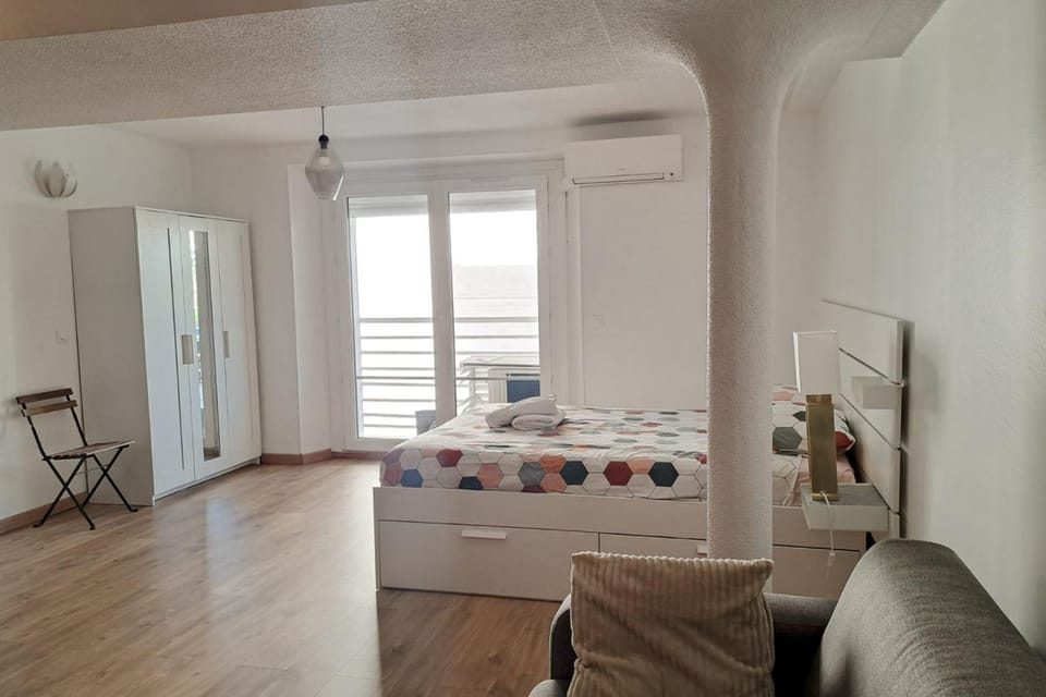 Studio Near Cannes City Center with Air Conditioning and Parking - Benakey Apartment in Cannes