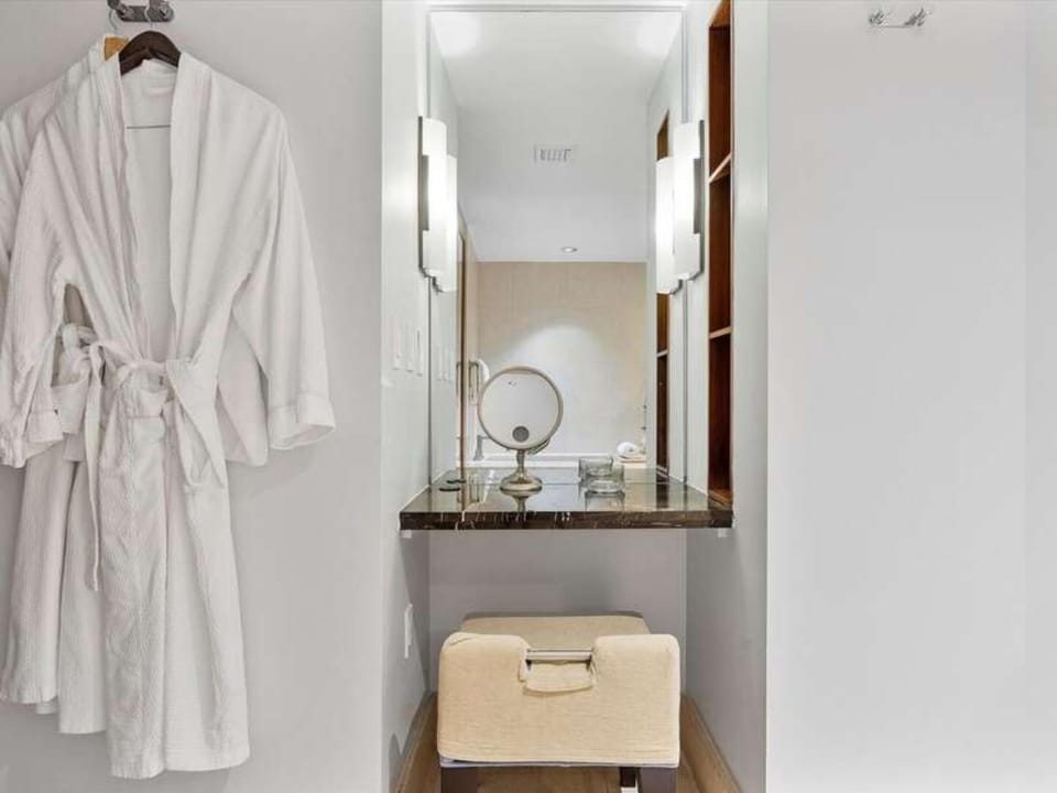 Bathroom, towels