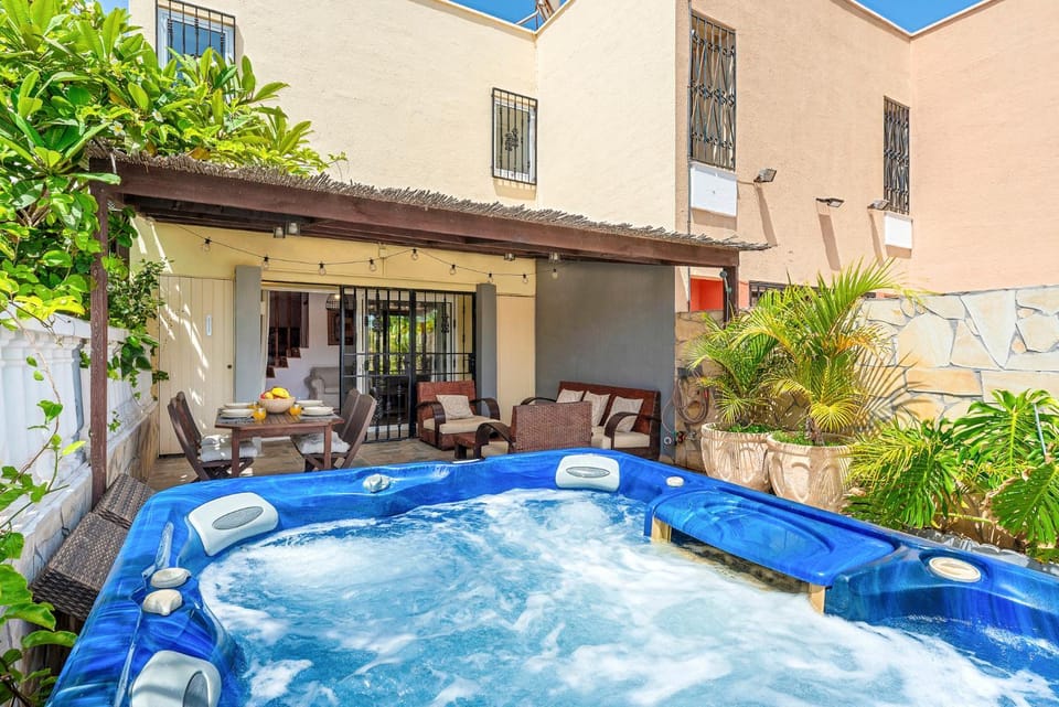 Hot Tub, sunbed