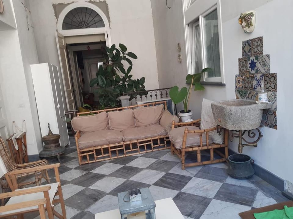 Kenzia Beachfront Location & Bus hub Apartment in Minori