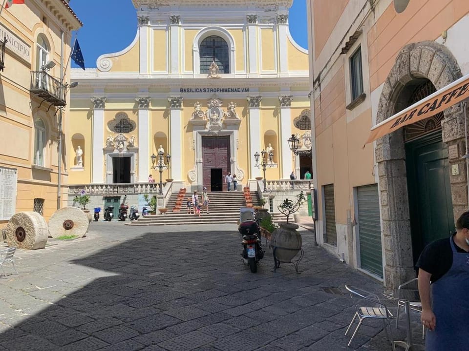 Kenzia Beachfront Location & Bus hub Apartment in Minori