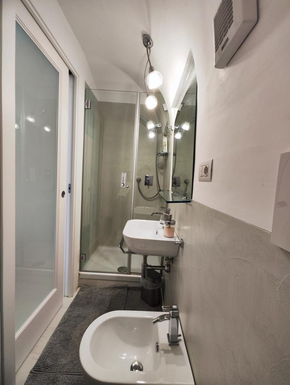 Kenzia Beachfront Location & Bus hub Apartment in Minori