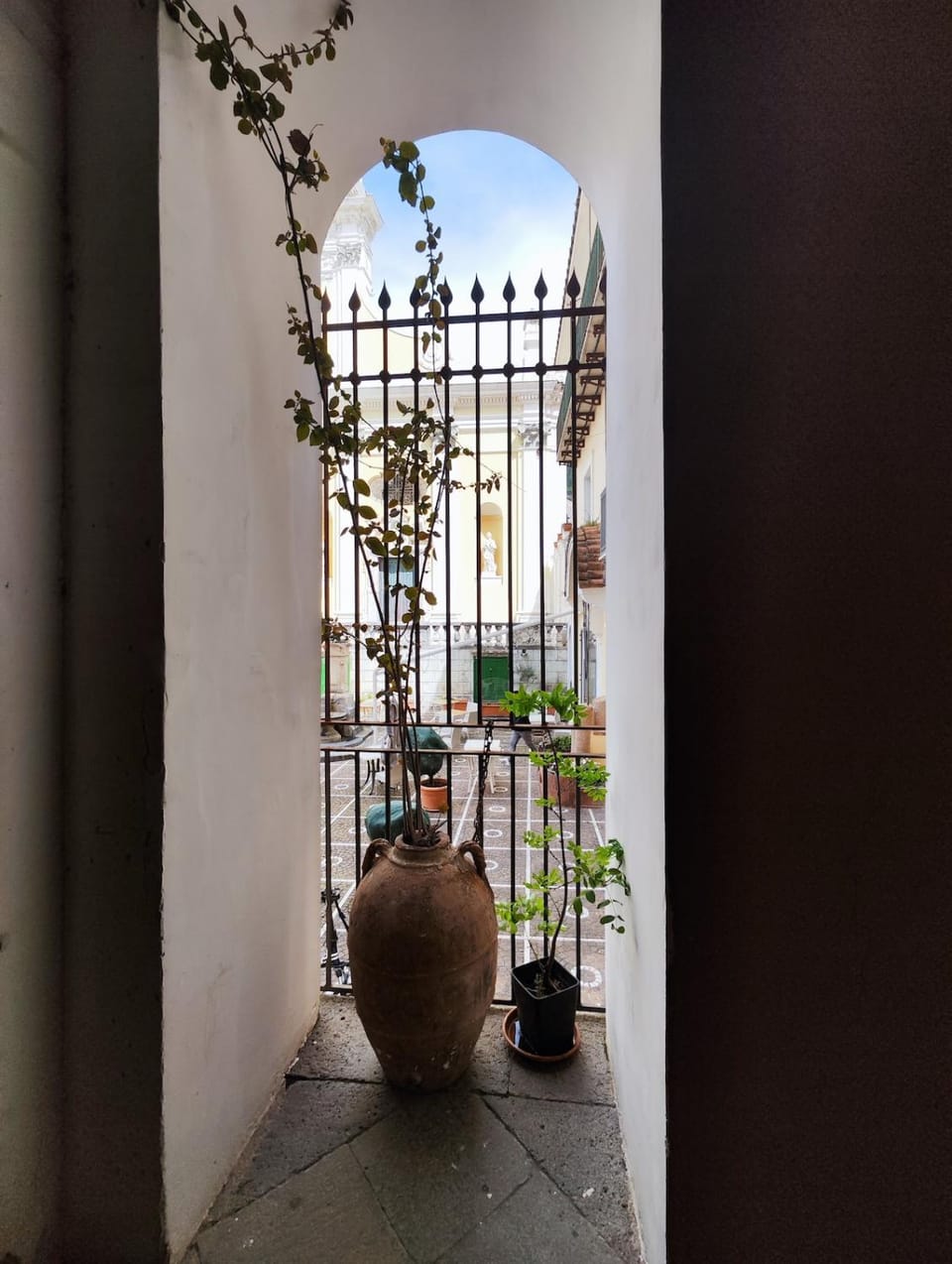 Kenzia Beachfront Location & Bus hub Apartment in Minori