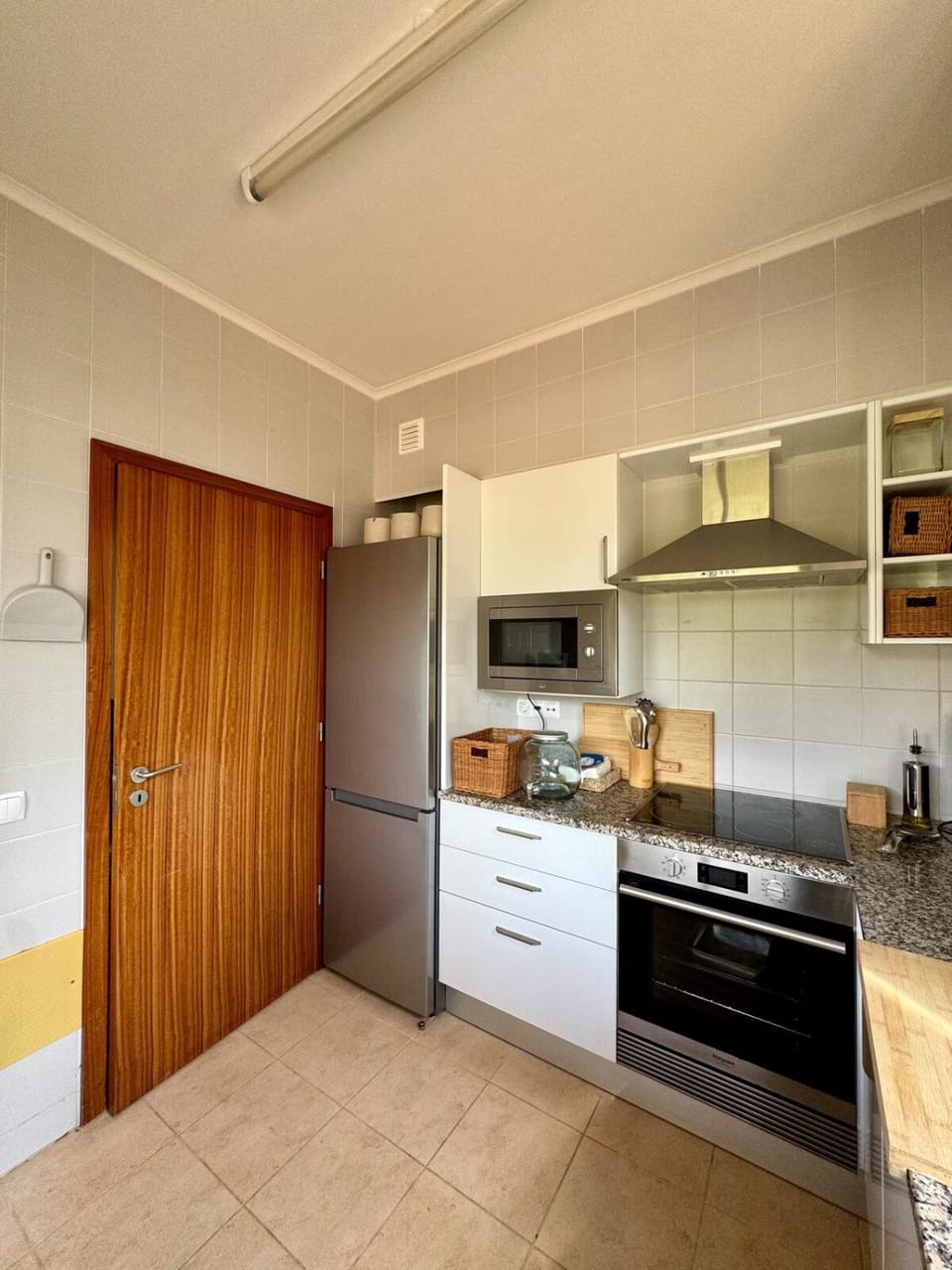 Kitchen or kitchenette, oven, stove