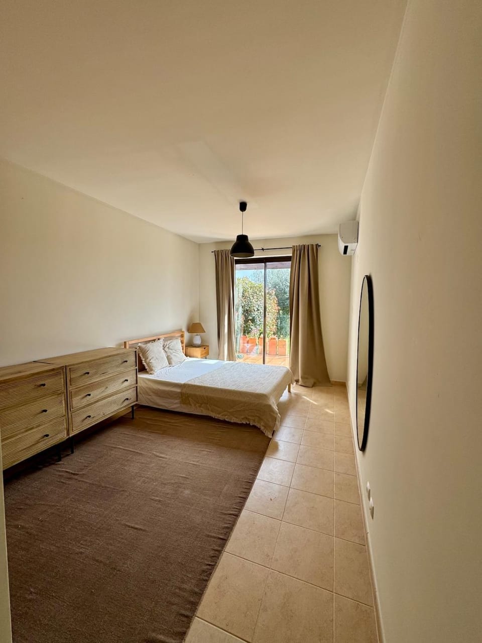 Bed, Bedroom, air conditioner