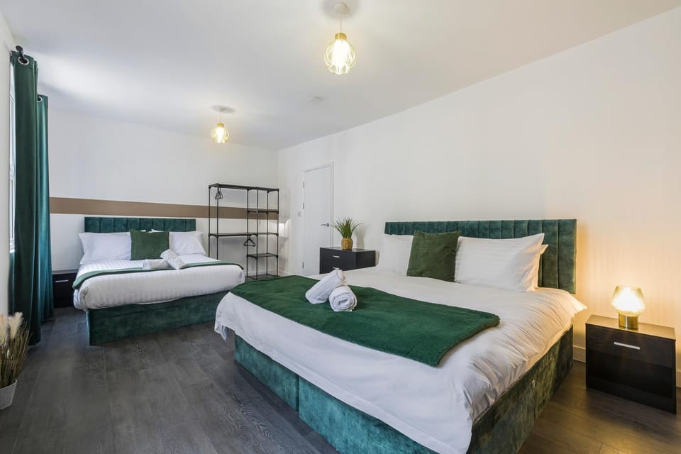 Bed, Photo of the whole room, Bedroom, towels