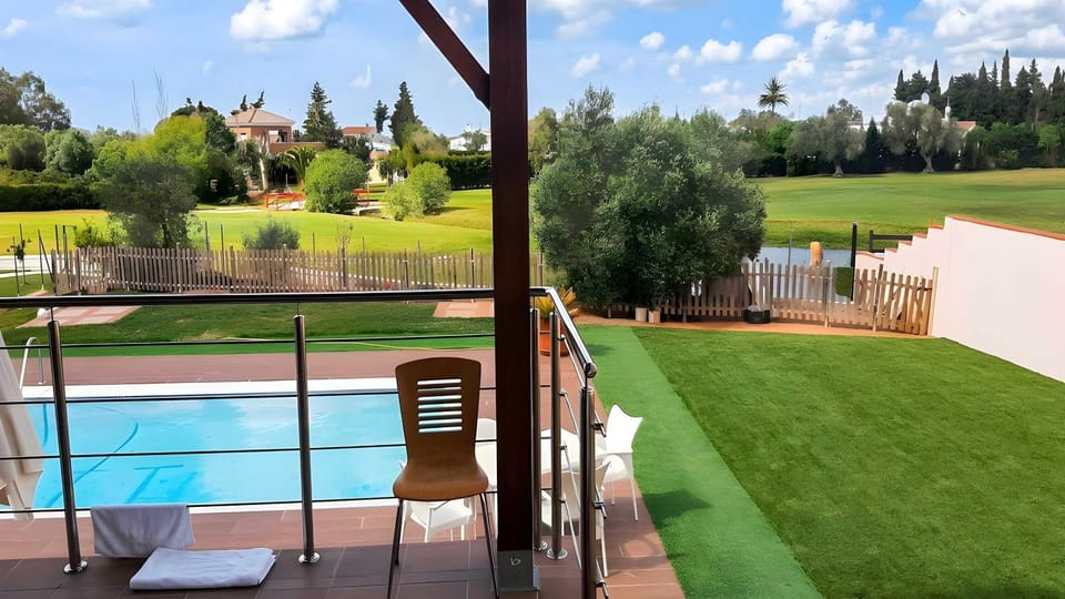 Chalet con Piscina Privada, Jardín y Gran Capacidad 18 personas Chalet in La Janda