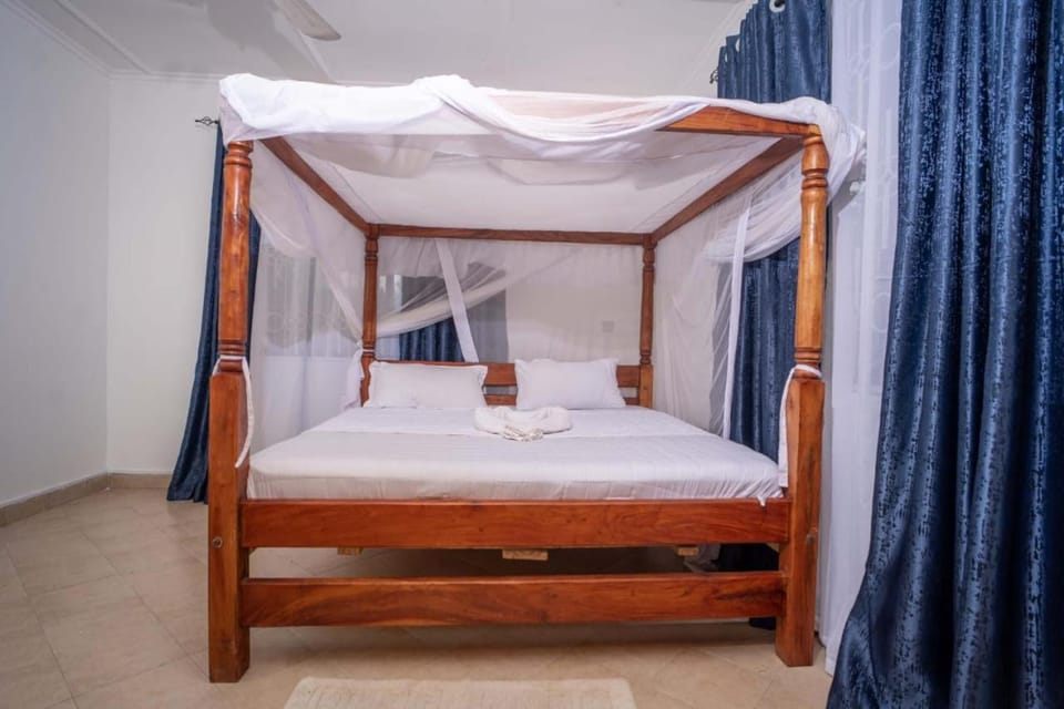ECO-LUXURY 4 bedroom House Near Bofa Beach House in Kilifi, Kenya