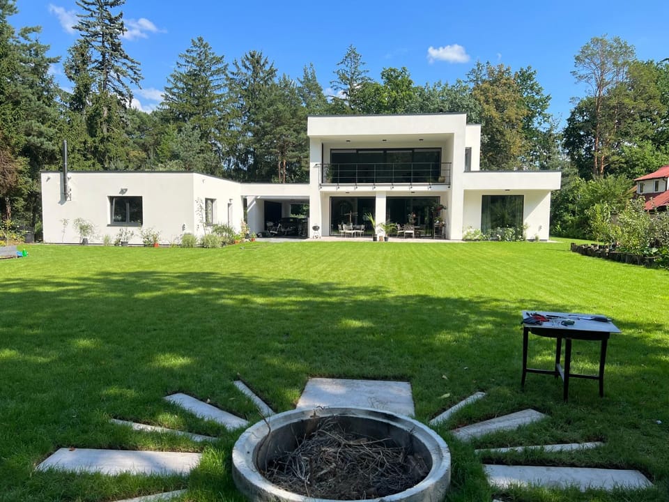 Garden, fireplace