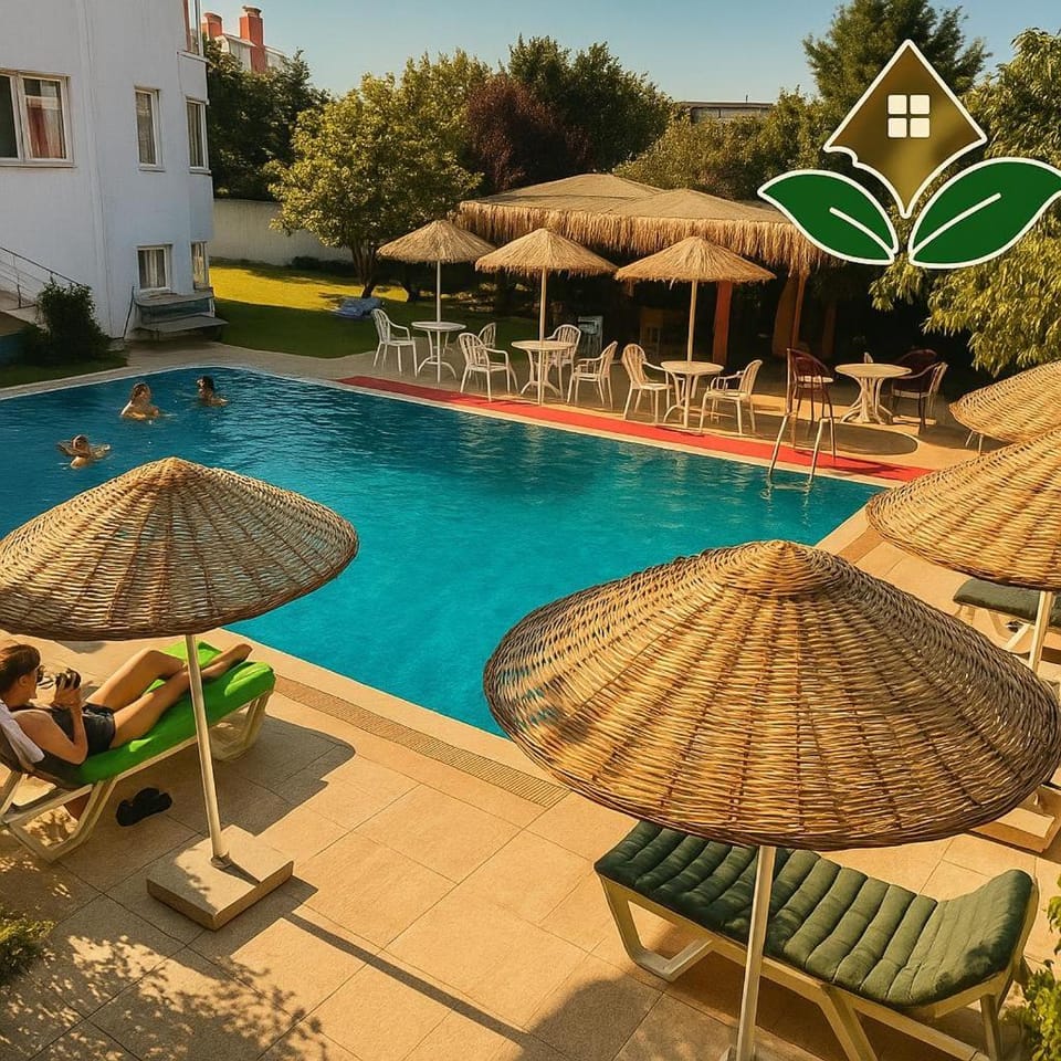 Garden, Swimming pool, Swimming pool
