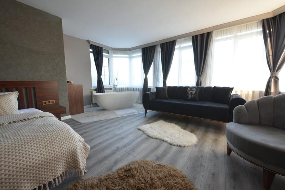 Property building, Restaurant/places to eat, Bed, Living room, Photo of the whole room, Seating area, Bedroom, Swimming pool, Breakfast