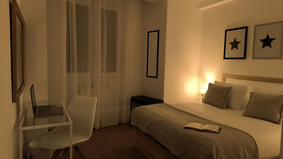 Bed, Seating area, Bedroom
