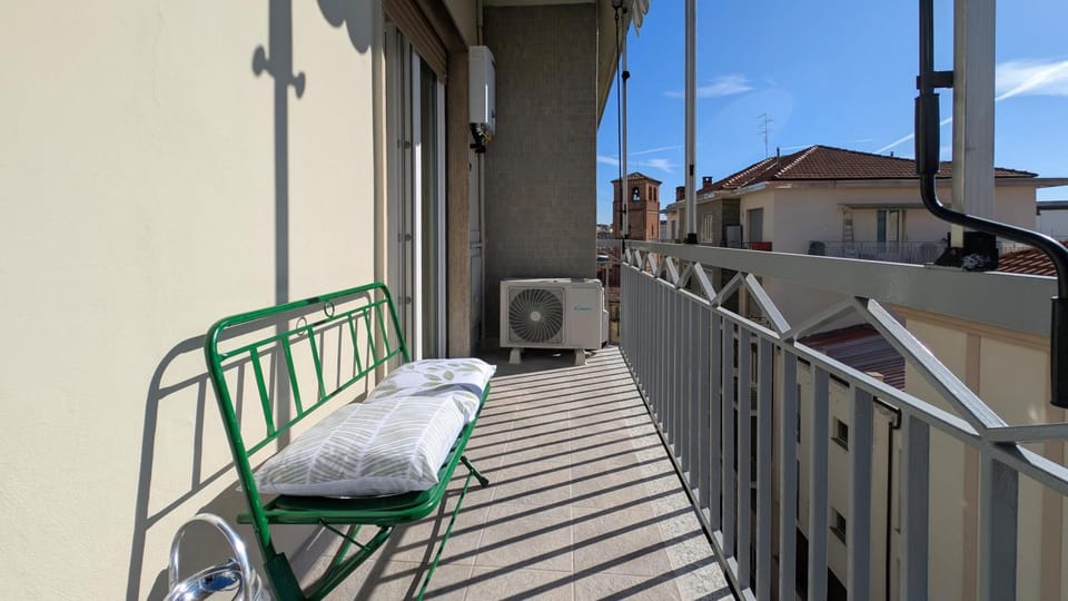 View (from property/room), Balcony/Terrace, air conditioner