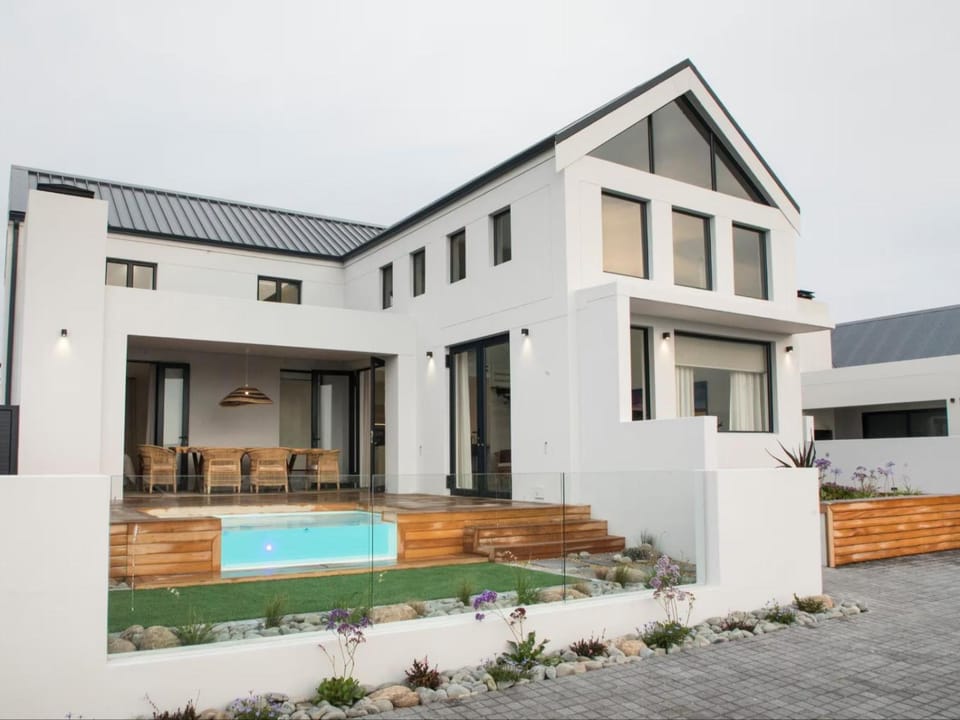 Property building, Patio, Swimming pool
