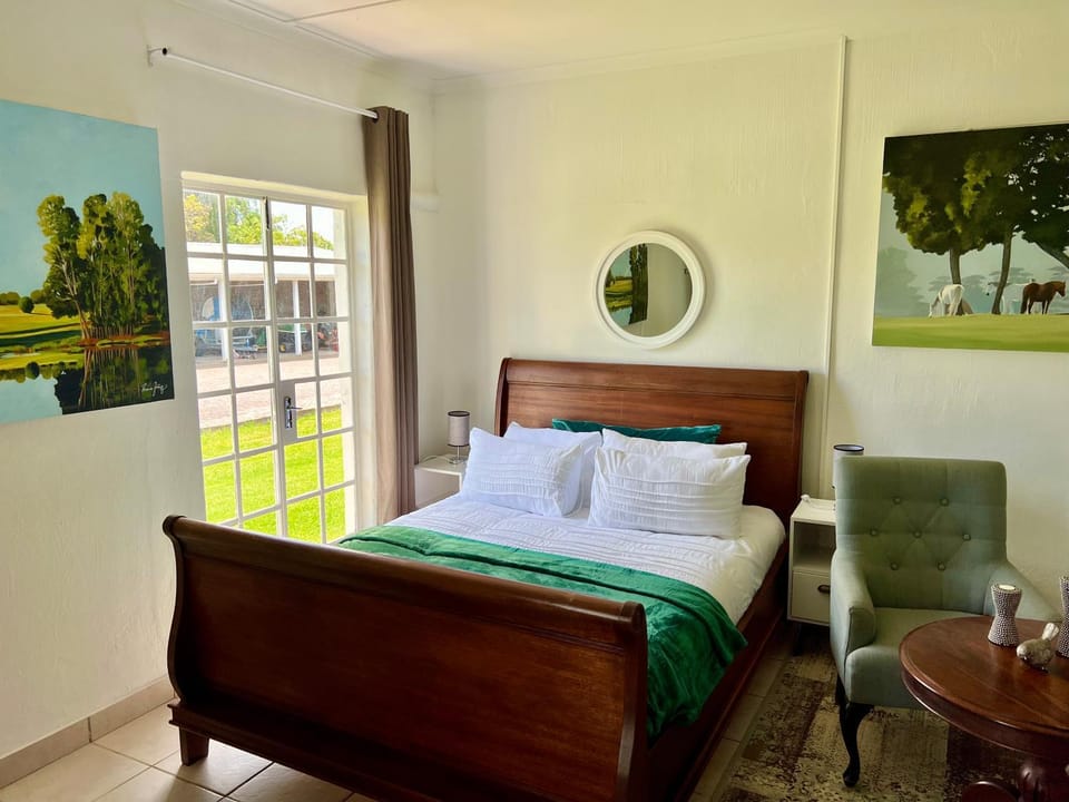 Bed, Photo of the whole room, Decorative detail, Bedroom