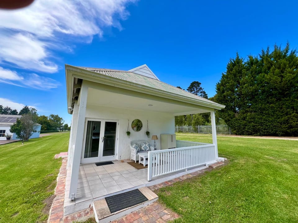 Property building, Day, Garden, Garden view