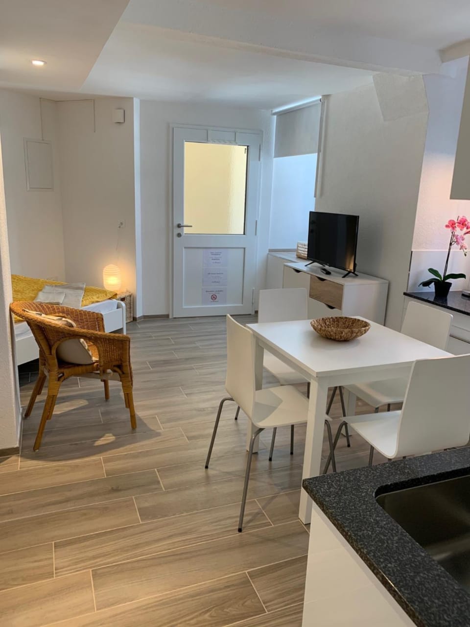 TV and multimedia, Kitchen or kitchenette, Dining area