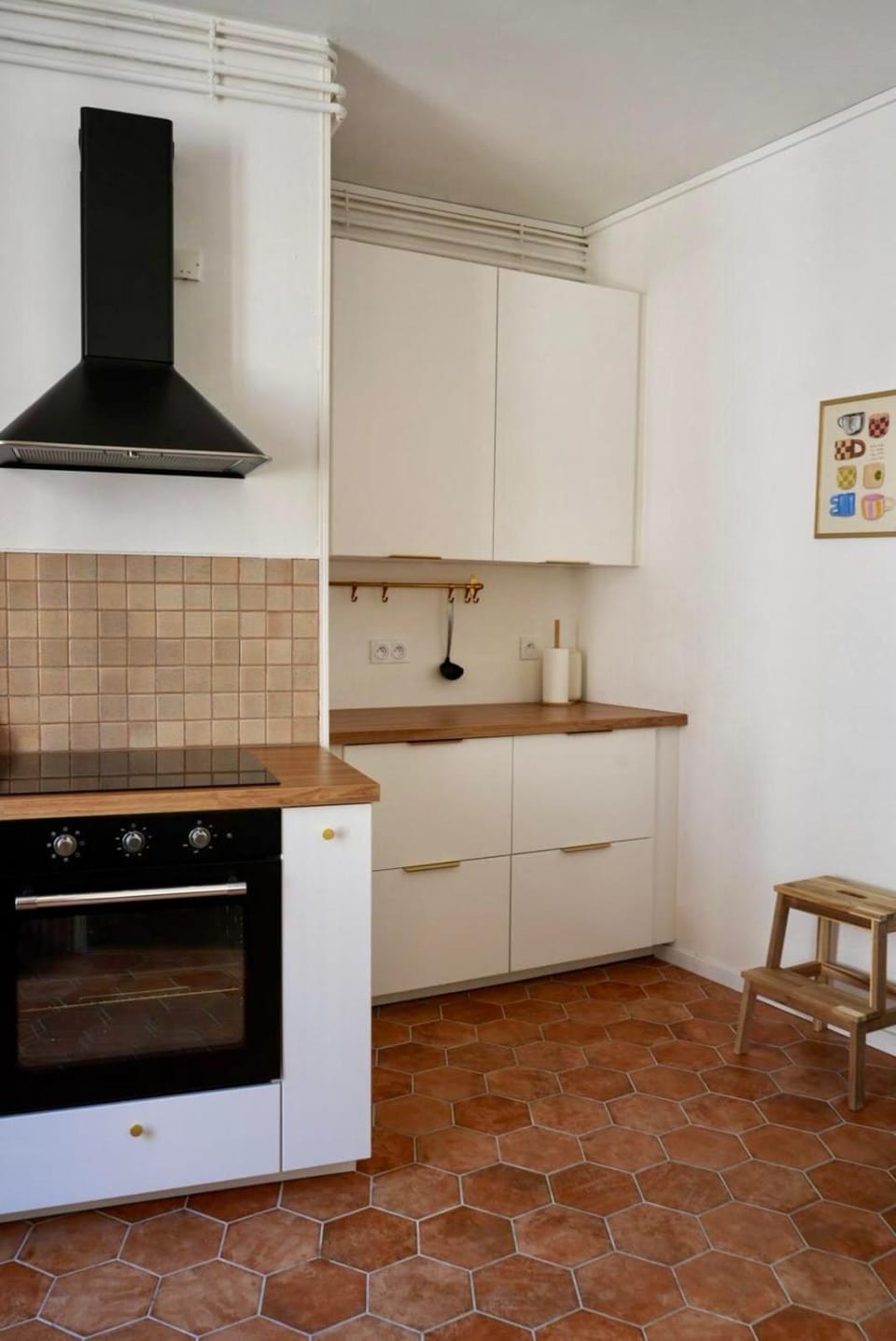 Coffee/tea facilities, Kitchen or kitchenette, oven, stove, toaster