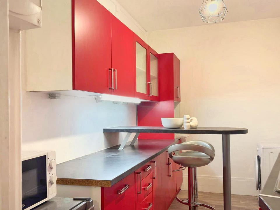 Kitchen or kitchenette, oven, stove