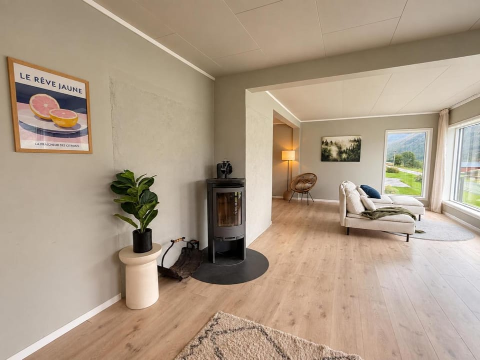 Living room, fireplace