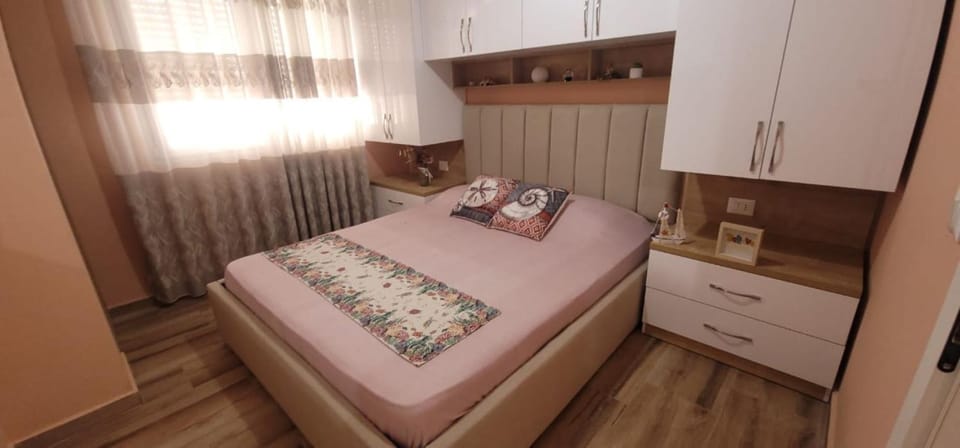 Bed, Bedroom, Family, wardrobe