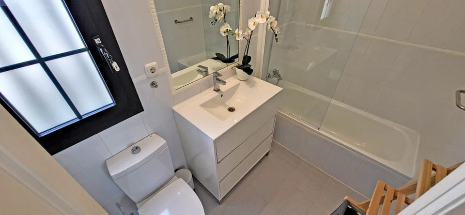 Bathroom, Bath, towels