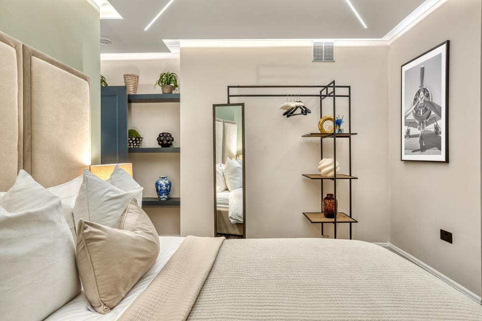 Bed, Photo of the whole room, Bedroom
