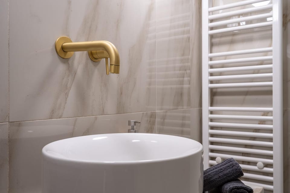 Shower, Bathroom, towels