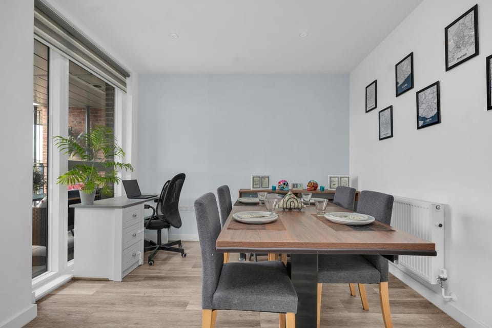 Modern 3BR Flat in Peckham, 2 Baths, Free Parking Apartment in London Borough of Southwark