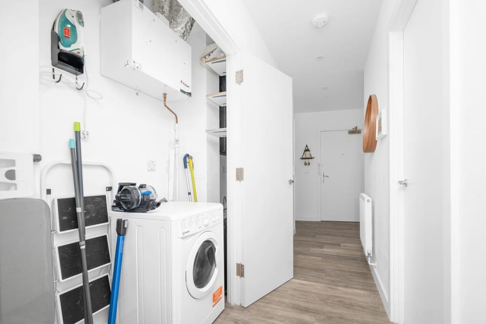 Modern 3BR Flat in Peckham, 2 Baths, Free Parking Apartment in London Borough of Southwark