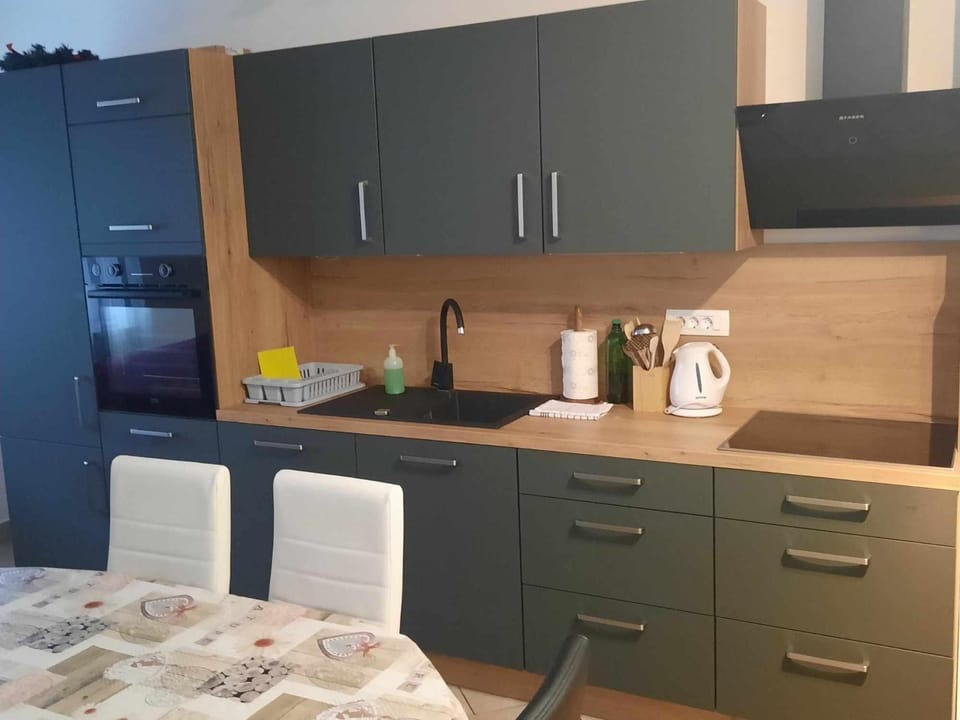 Kitchen or kitchenette, dishwasher, pet friendly, stove, kitchen