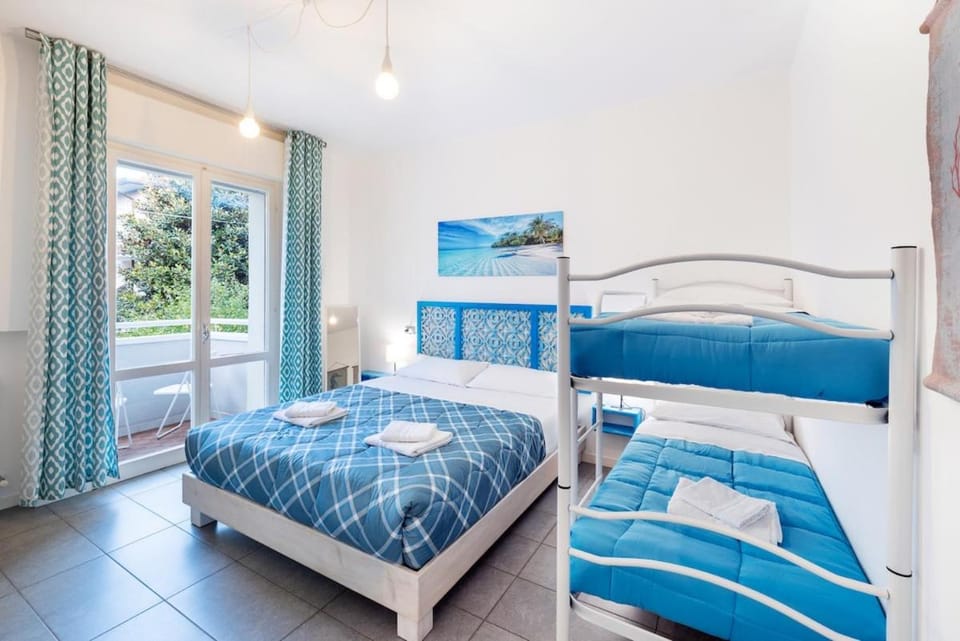 Photo of the whole room, Bedroom, bunk bed