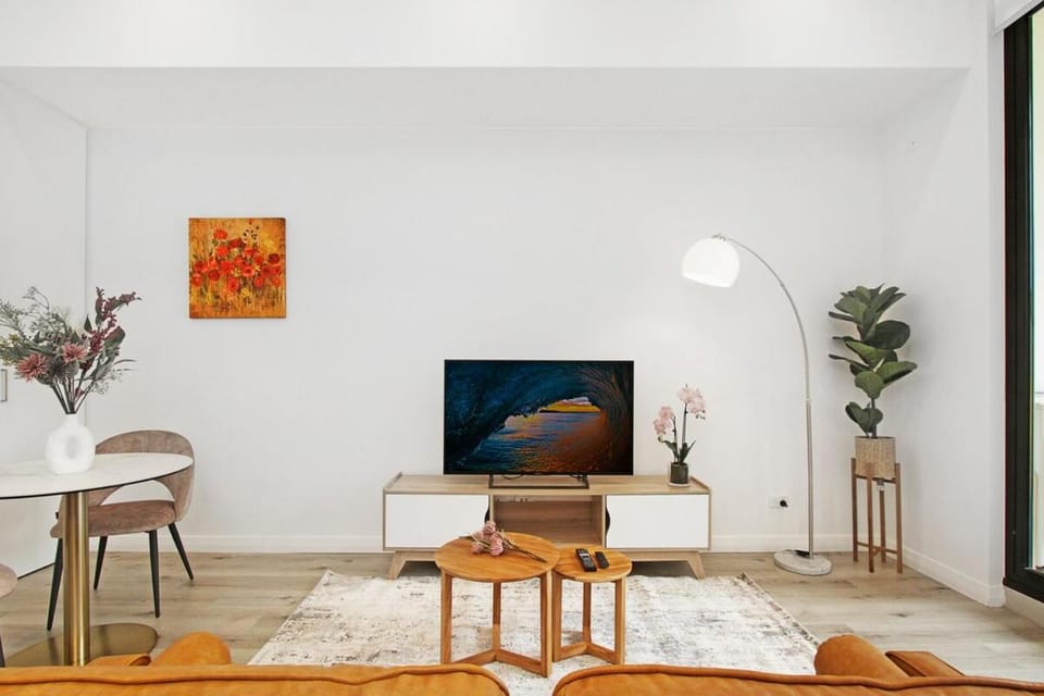 Lumière Riverside One Bedroom Apartment In Ryde With Queen Bed and Free Parking Close to Train & Ferry & Cafes Apartment in Sydney