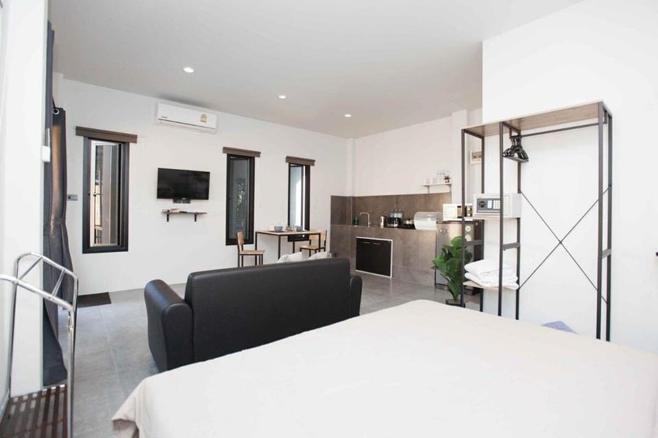 Kitchen or kitchenette, Living room, Seating area