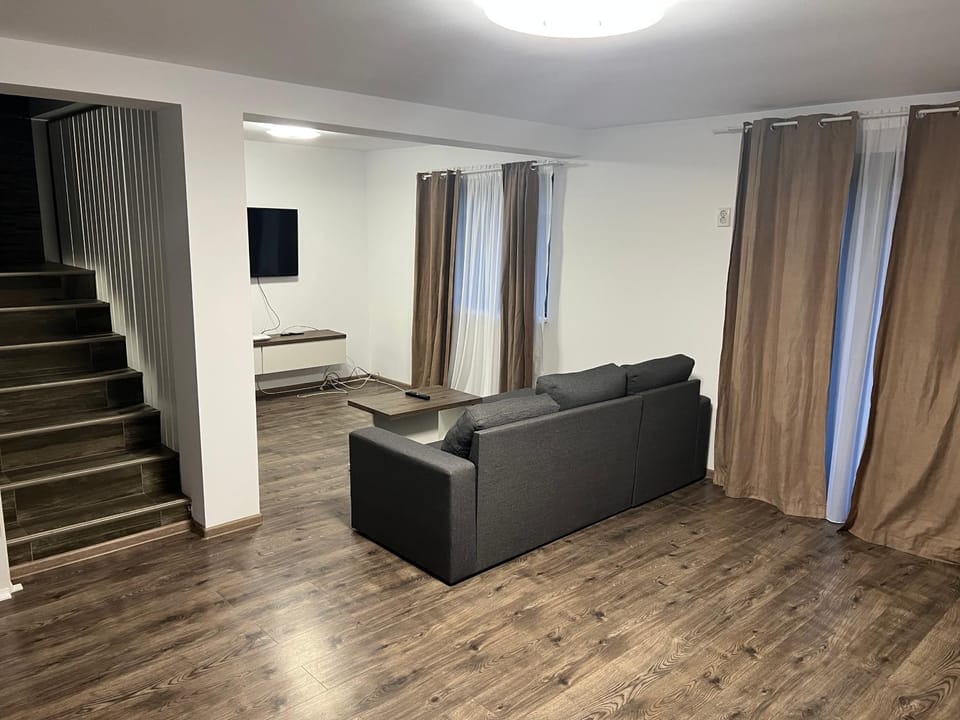 Arjoca75 Home House in Craiova