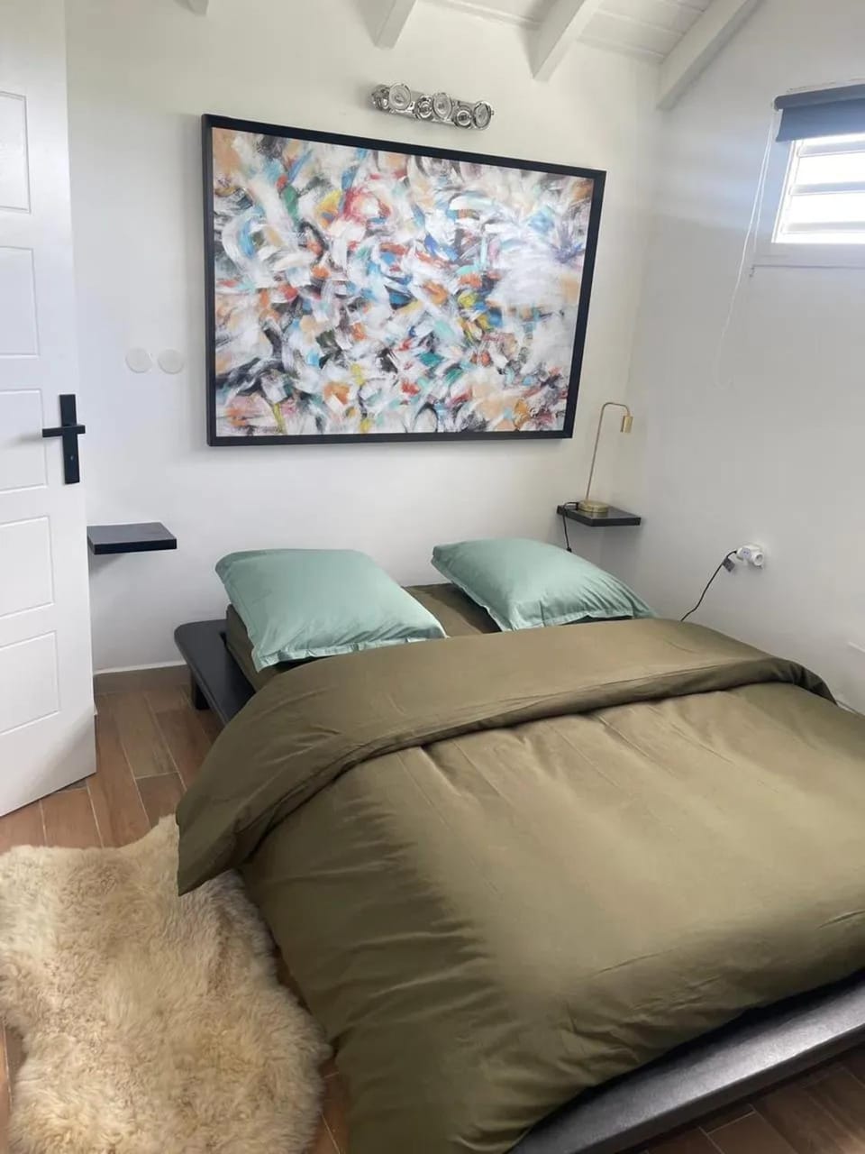 Photo of the whole room