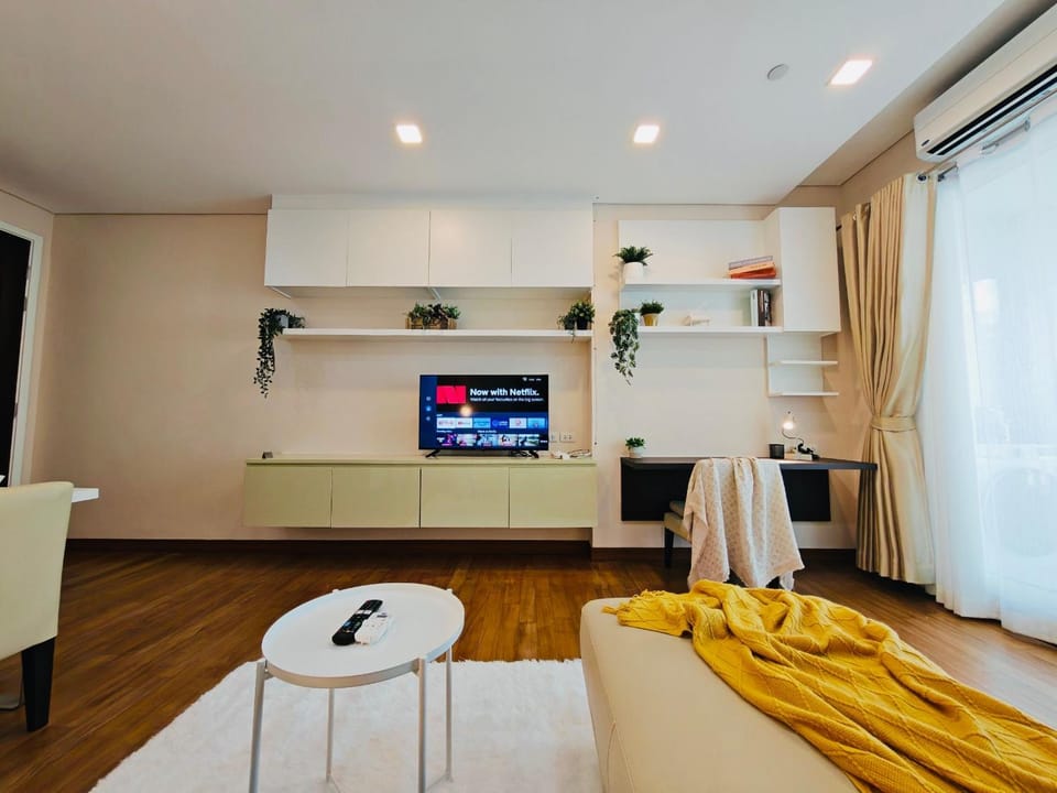 TV and multimedia, Living room, Photo of the whole room, Evening entertainment