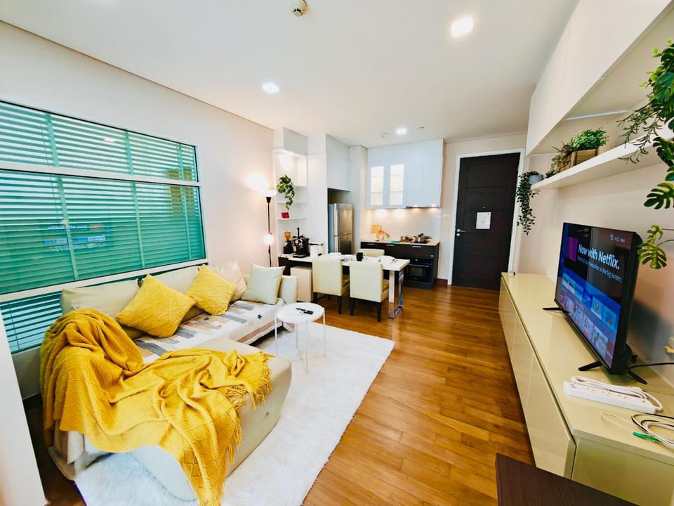 TV and multimedia, Living room, Seating area, Dining area, Evening entertainment