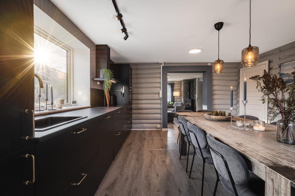 Kitchen or kitchenette, Dining area, dishwasher, oven, stove
