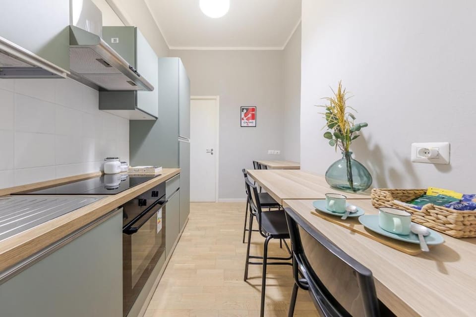 Kitchen or kitchenette, Dining area, oven, stove