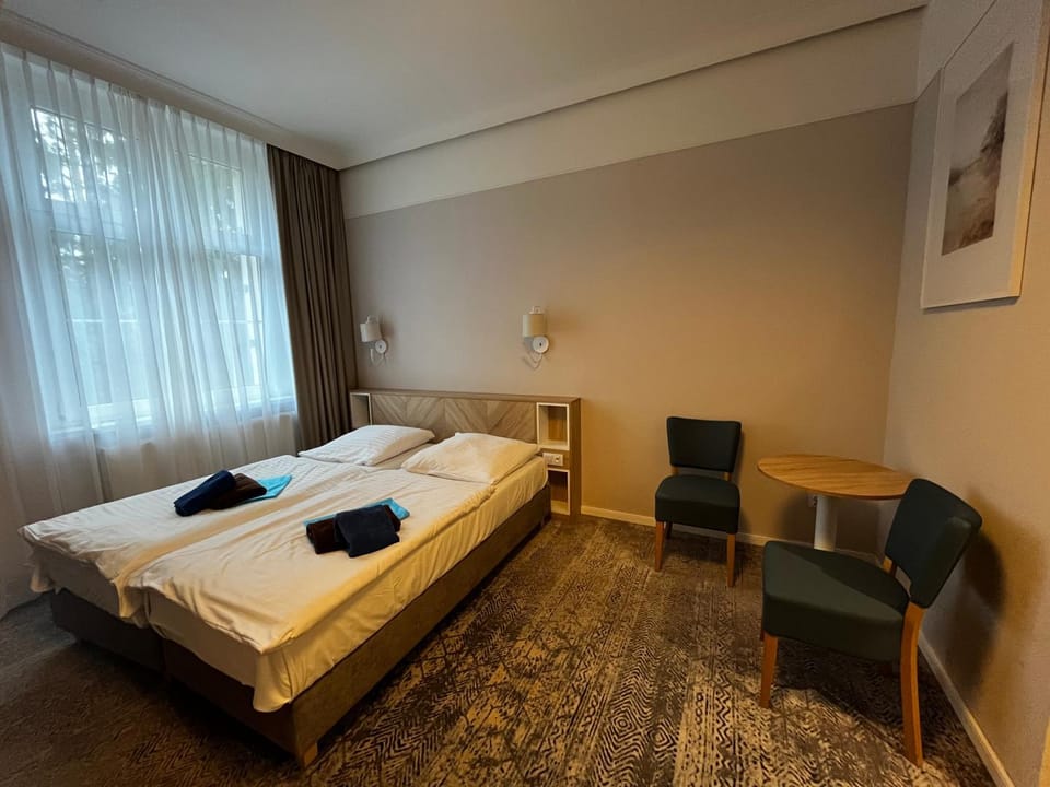 Bed, Living room, Photo of the whole room, Seating area, Bedroom