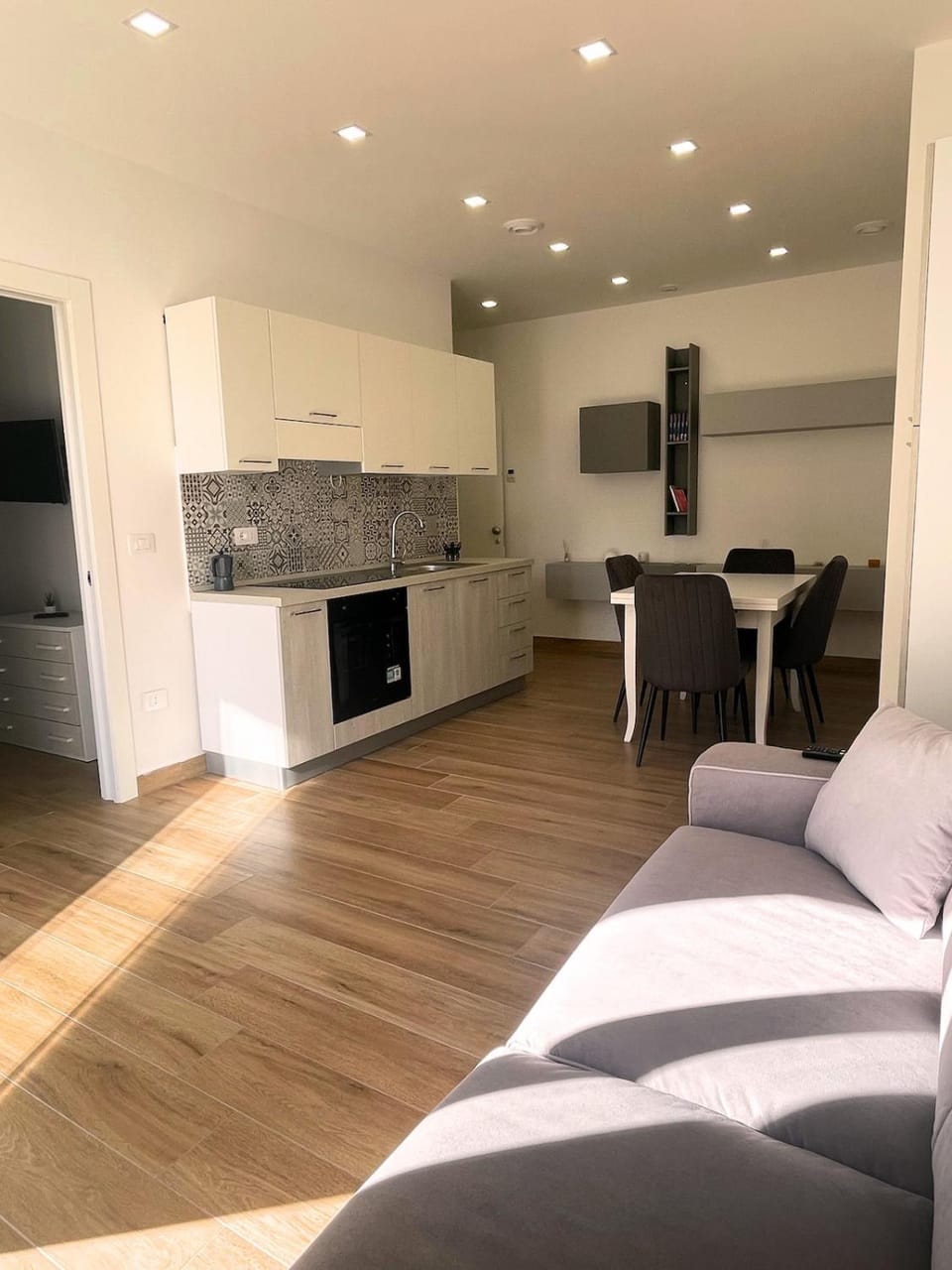 Bed, TV and multimedia, Kitchen or kitchenette, Living room, Seating area, Bedroom, oven, pet friendly, stove