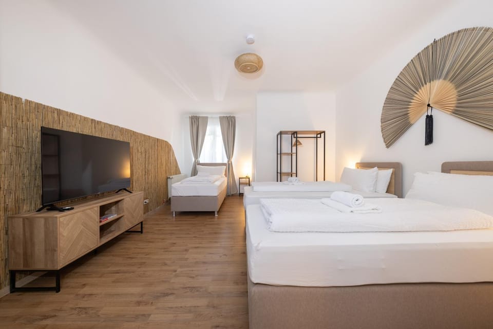 Communal lounge/ TV room, Bed, TV and multimedia, Photo of the whole room, Evening entertainment, Bedroom