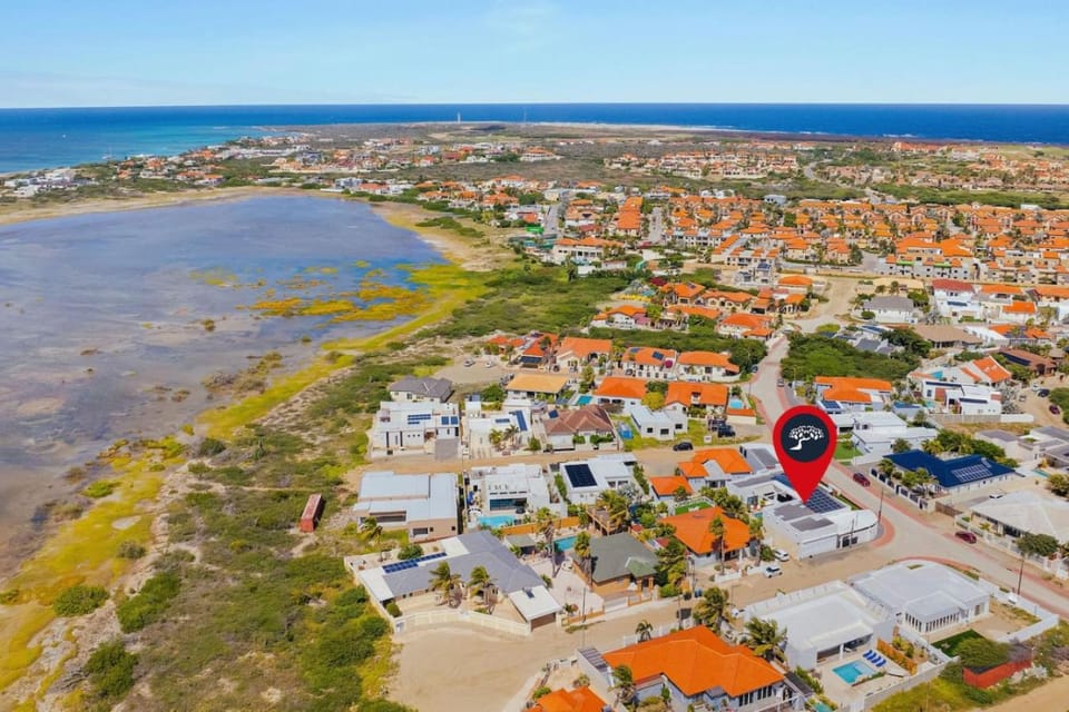 Property building, Nearby landmark, Neighbourhood, Bird's eye view, Street view, Location