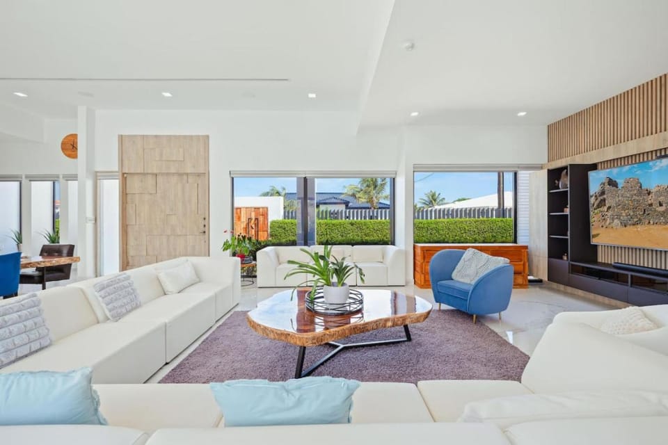 TV and multimedia, Living room, Seating area