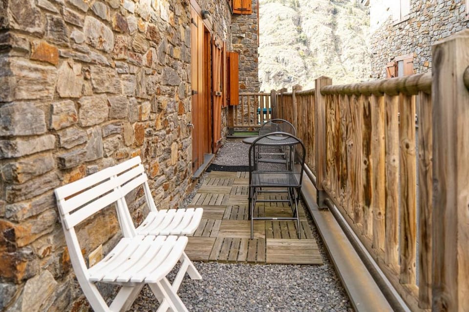 A Cozy Refuge - 2min drive to slopes - 4pax Apartment in Andorra la Vella