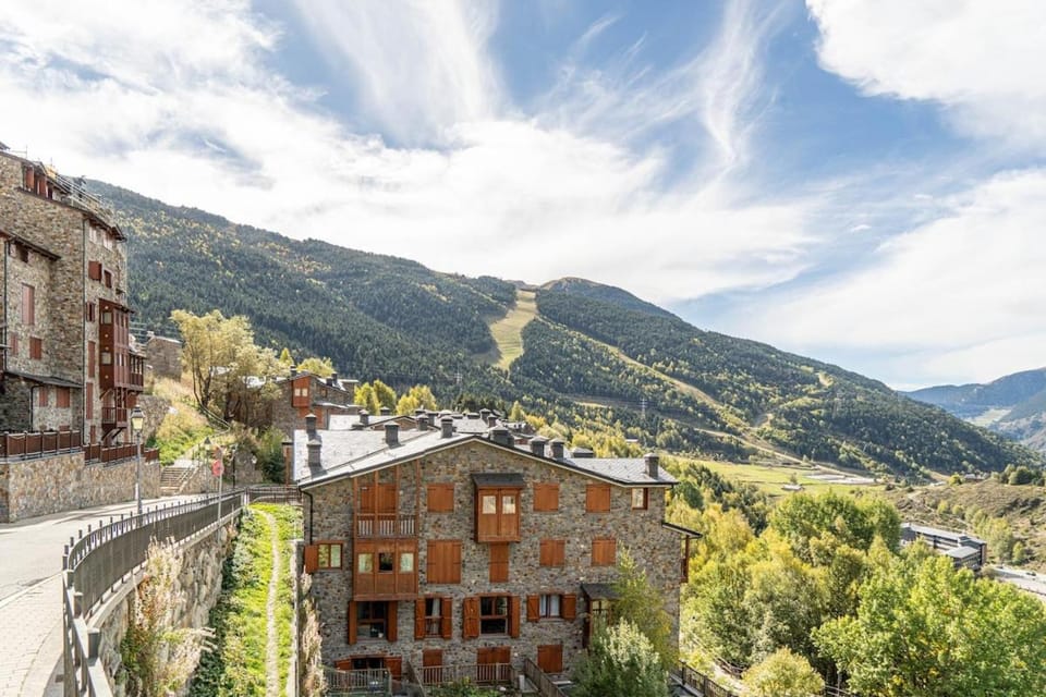 A Cozy Refuge - 2min drive to slopes - 4pax Apartment in Andorra la Vella