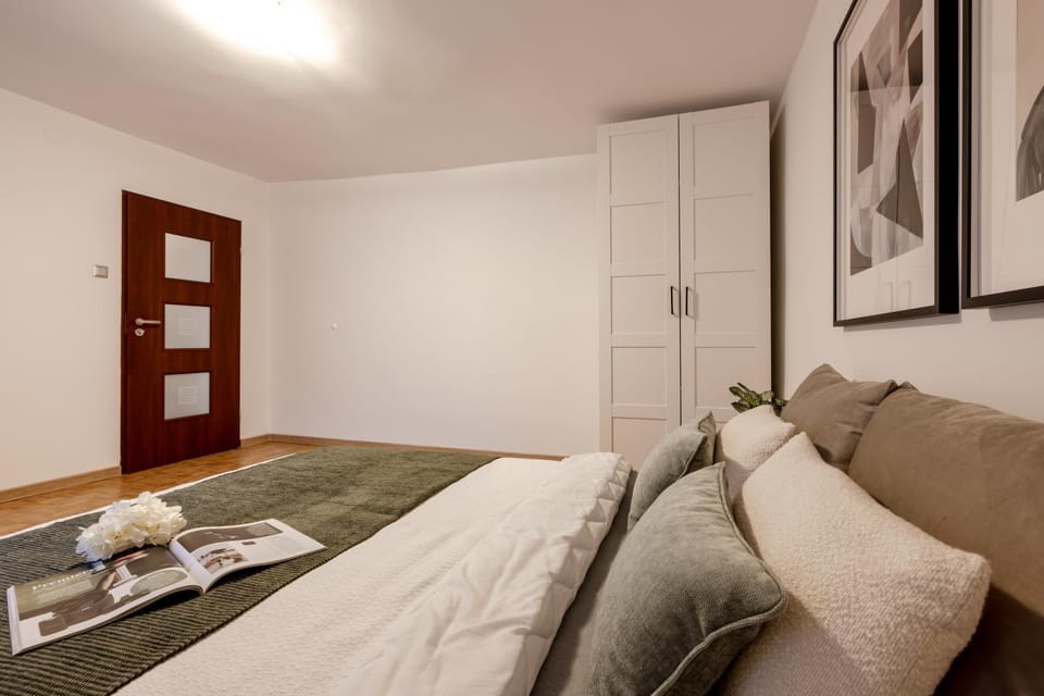 Bed, Photo of the whole room, Bedroom, wardrobe