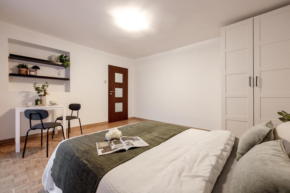 Bed, Photo of the whole room, Bedroom, wardrobe