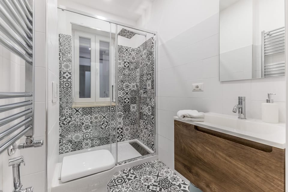 Shower, Bathroom, towels